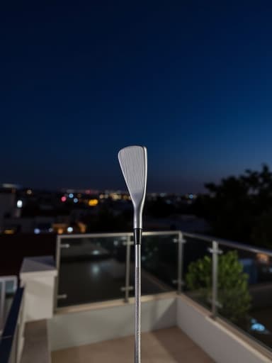 골프 클럽, 아웃도어 스포츠, 장비, 별이 보이는 테라스, 부드러운 조명, 섬세한 반사, 높은 대비