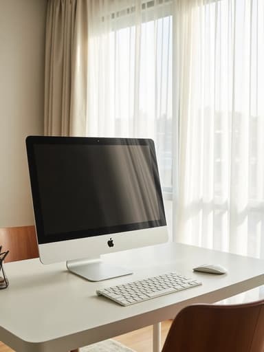 모니터, 북촌의 햇살이 비치는 거실, 아늑하고 미니멀한 스타일