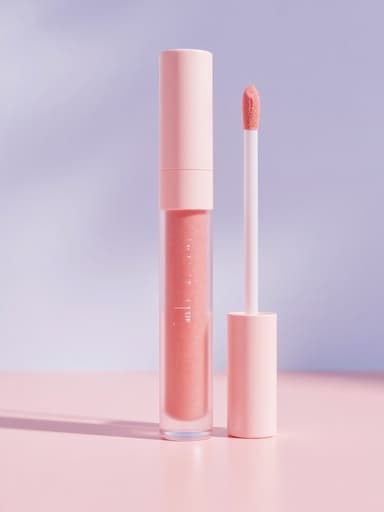 립글로스, 화장품, 뷰티 제품, 개인 관리, 부드럽고 주변적인, 사진처럼 사실적인, 부드러운 전환이 있는 간단한 그라데이션 배경.