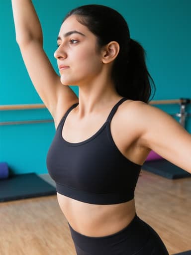 밝은 필라테스 수업실에서 스트레칭하는 10대 초반의 중동계 소녀가 반신 촬영으로 포착되었습니다. 그녀는 편안한 스포츠 브라와 레깅스를 착용하고 있으며, 자연스러운 외모와 함께 찡그린 표정을 지으며 몸을 옆으로 기울이고 팔을 뻗고 있습니다. 배경의 화려한 벽과 운동 매트는 장면의 활기차고 에너지 넘치는 분위기를 더해줍니다.