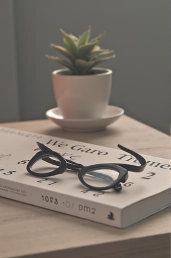 ミニマリストの木製デスク - 무료 다운로드 가능한 屋内