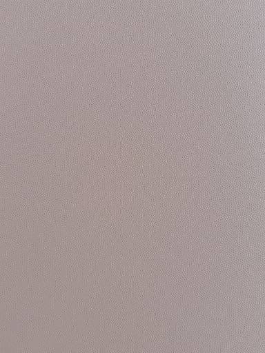 고급스러운 느낌을 주는 풍부한 갈색 가죽 질감의 배경으로, 자연적인 무늬와 부드러운 질감이 특징입니다. 매끄러운 마감과 미세한 색조 변화가 조화를 이루어 세련되고 초대하는 분위기를 연출하며, 고급 제품을 전시하거나 디자인에 우아함을 더하는 데 안성맞춤입니다.