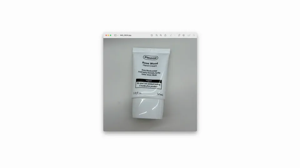Draph Art AI homepage hero showcasing thumbnails, model shots, and a product page generated from one product photo